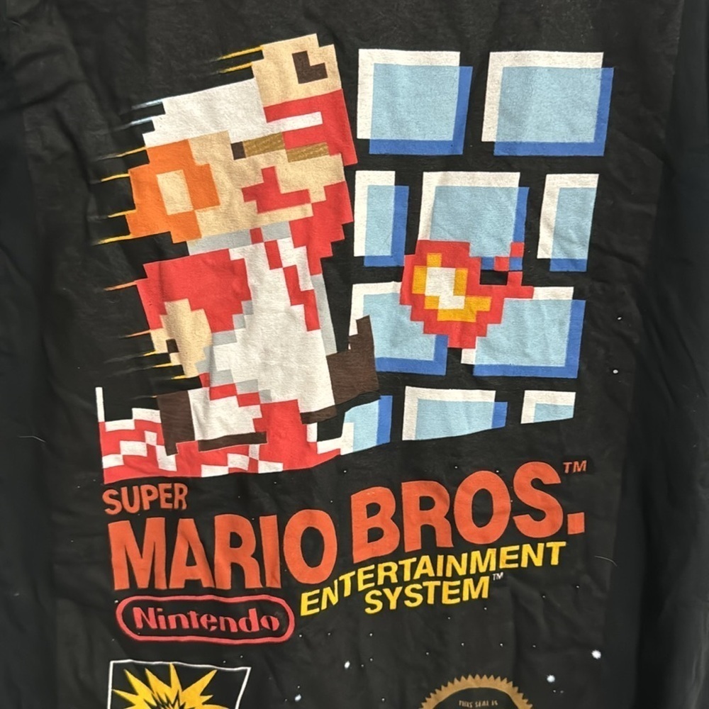 Super Mario Brothers short sleeve t-shirt, Sz Small. Could be youth also *read* - Picture 2 of 6